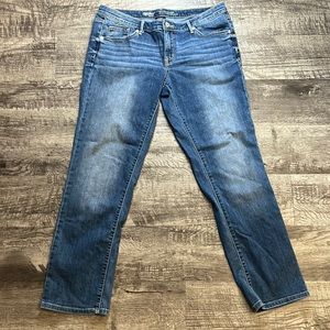 🌙 Women’s Size 12 Short Jeans mod-rise straight Mossimo